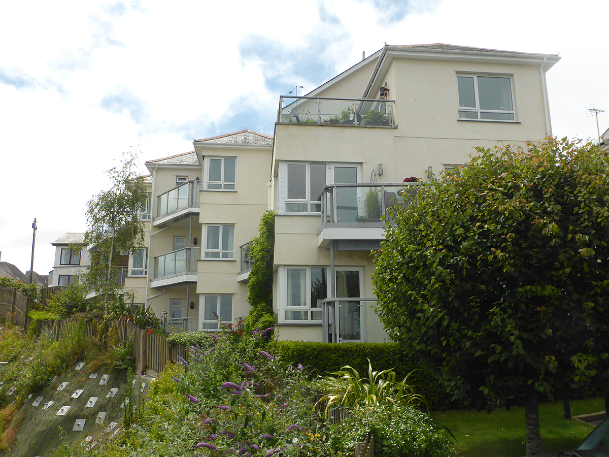 Meadowbank Road, Falmouth. TR11 2ND